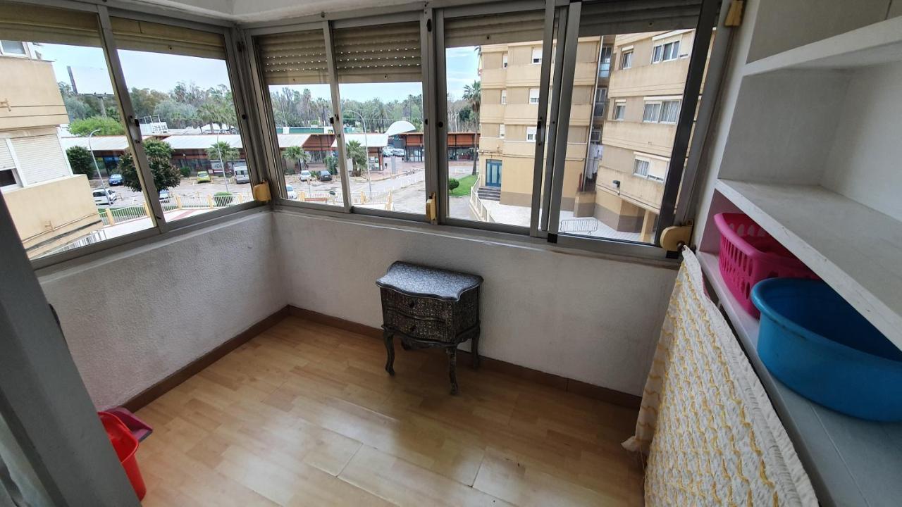Visit Gibraltar Stay In La Linea For Less! La Línea de la Concepción Εξωτερικό φωτογραφία